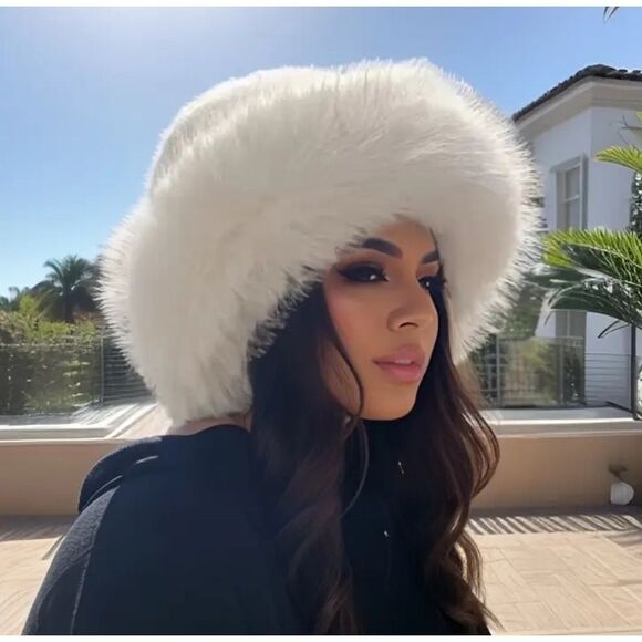 trishswishes Accessories - White Faux Fur Wide Brim Winter Hat